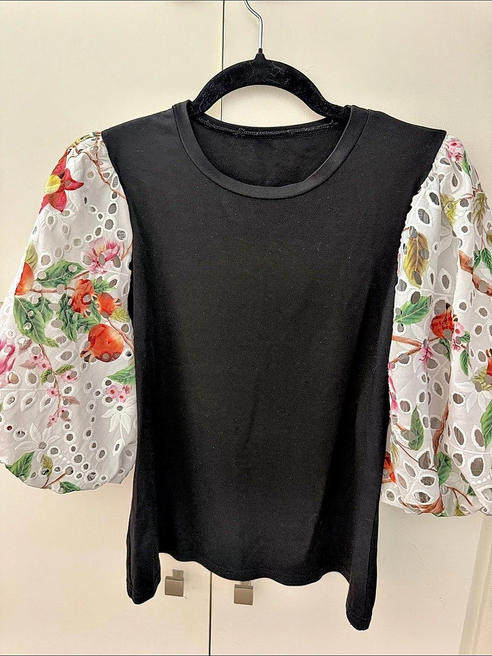 Floral Sleeve Black & White Top Like New